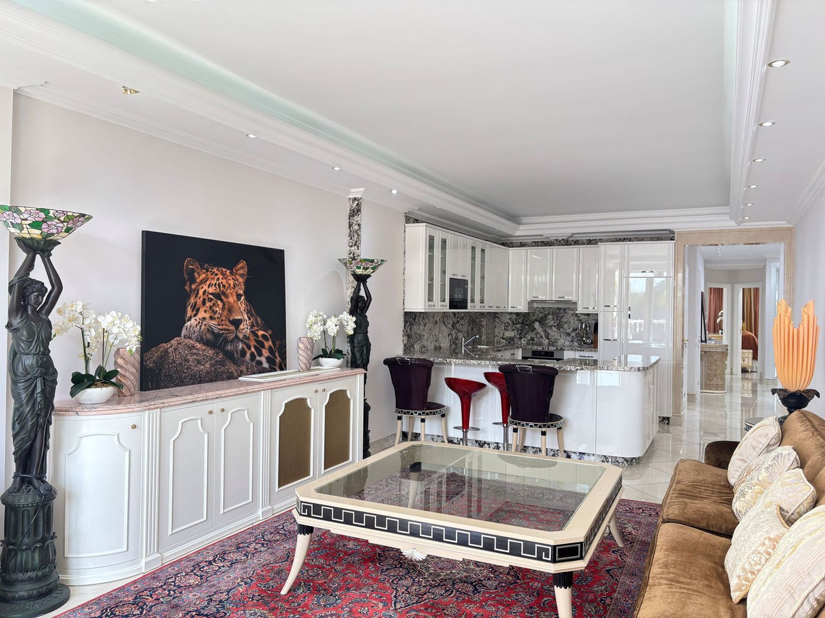 3 Bed Apartment for sale in Puerto Banús Costa Del Sol, Málaga, Spain