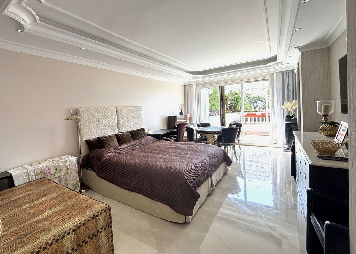 3 Bed Apartment for sale in Puerto Banús Costa Del Sol, Málaga, Spain