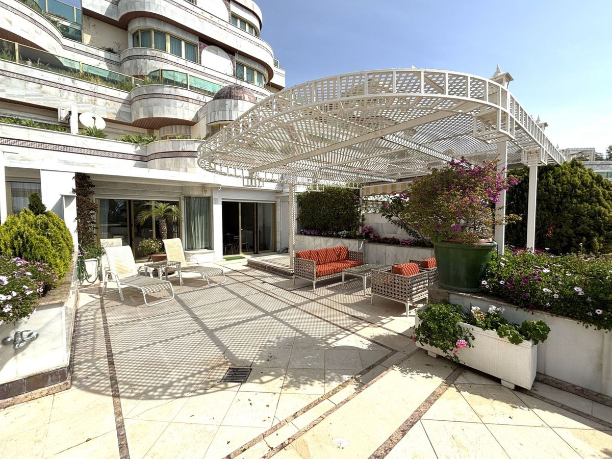 3 Bed Apartment for sale in Puerto Banús Costa Del Sol, Málaga, Spain