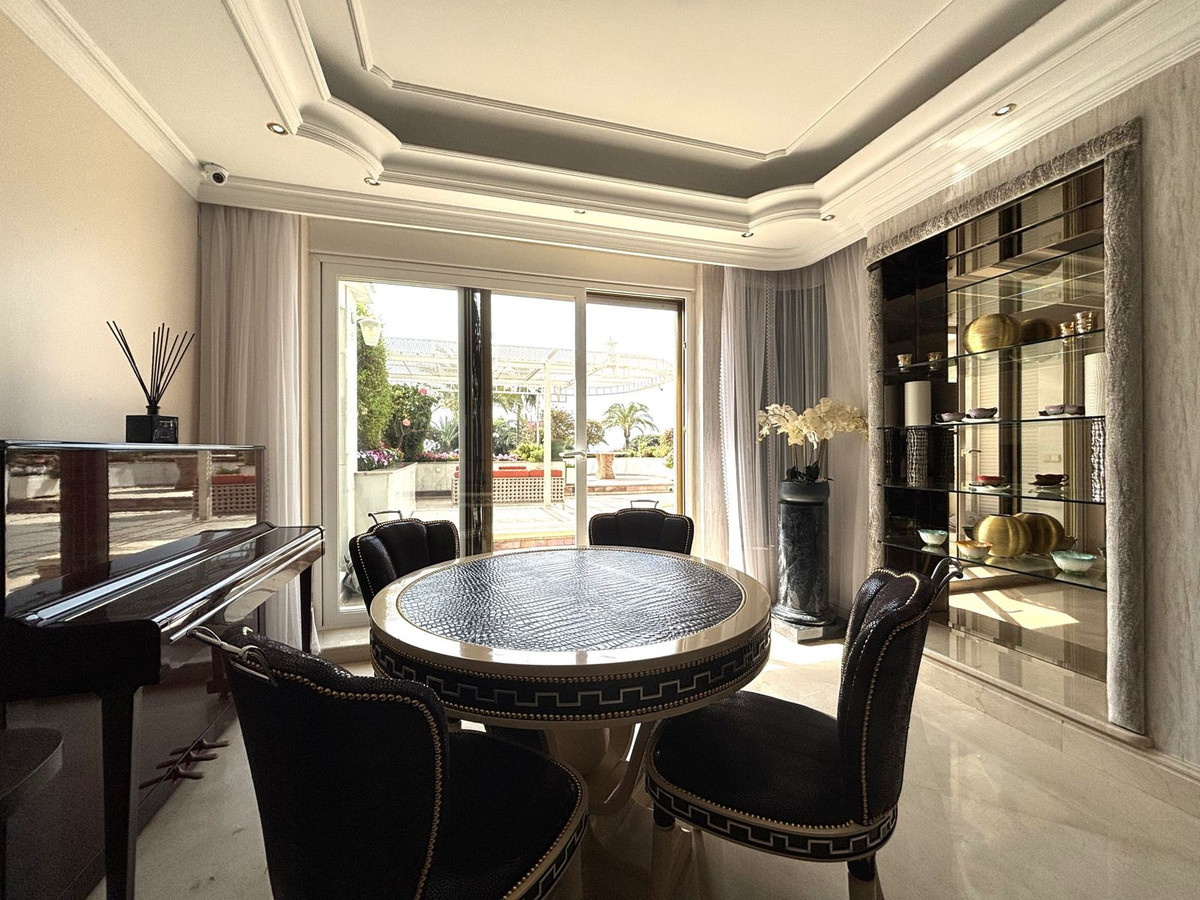 3 Bed Apartment for sale in Puerto Banús Costa Del Sol, Málaga, Spain