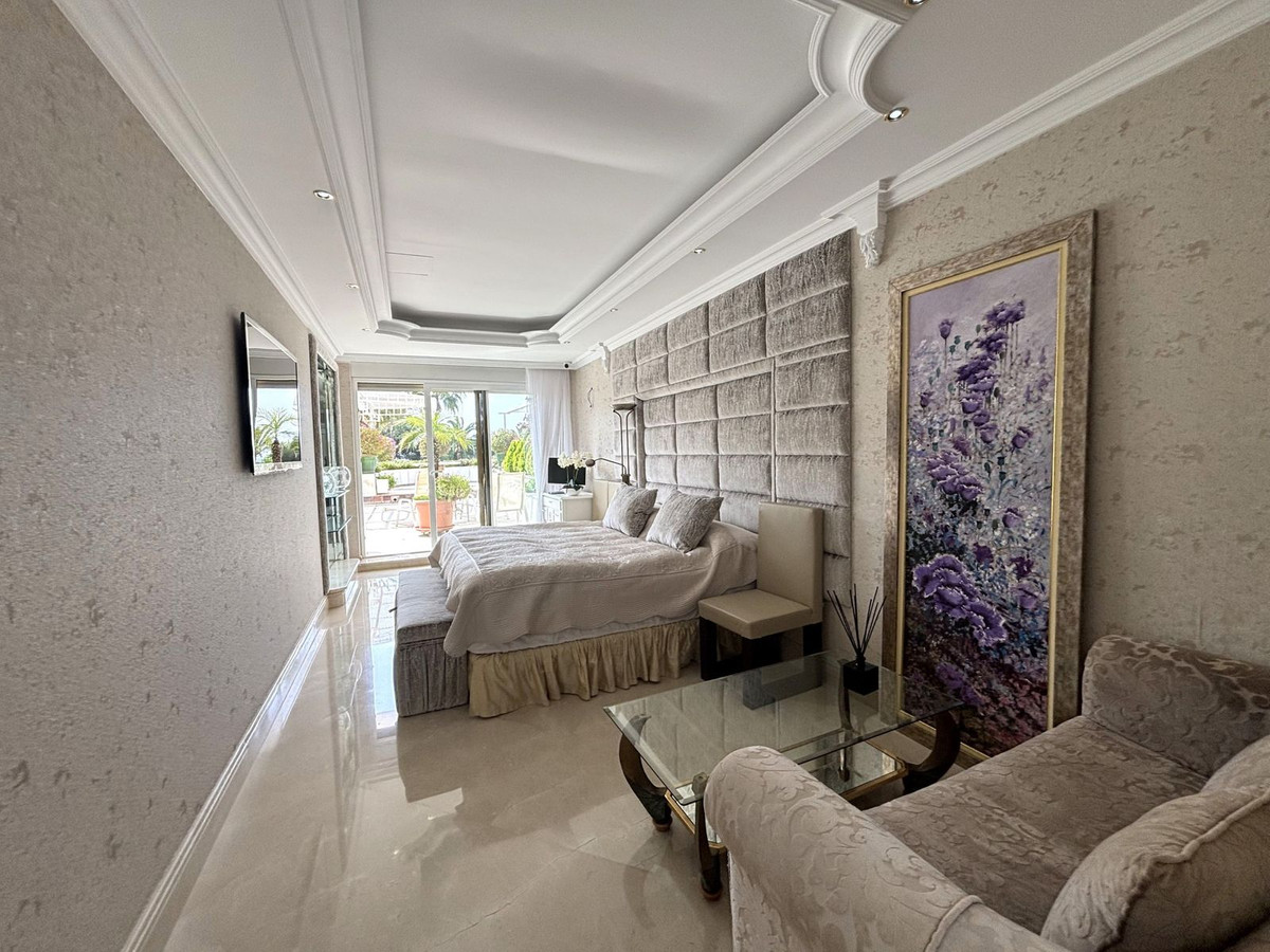 3 Bed Apartment for sale in Puerto Banús Costa Del Sol, Málaga, Spain
