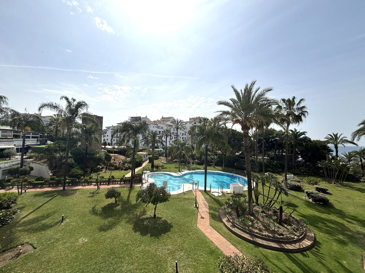 3 Bed Apartment for sale in Puerto Banús Costa Del Sol, Málaga, Spain