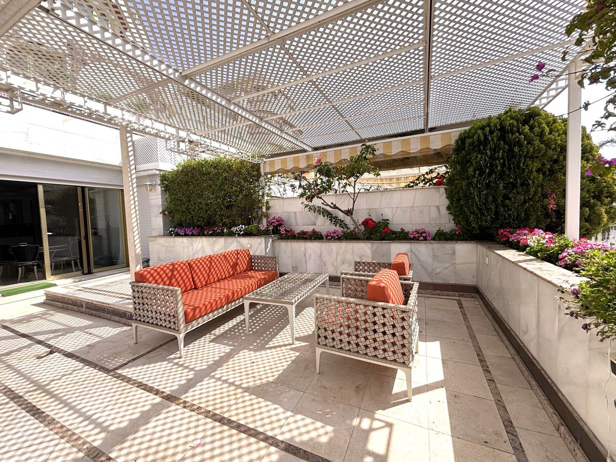 3 Bed Apartment for sale in Puerto Banús Costa Del Sol, Málaga, Spain