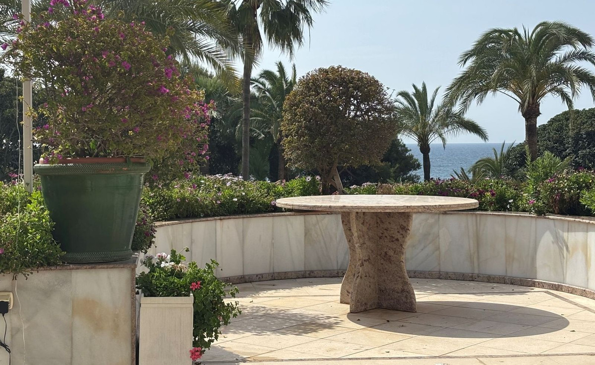 3 Bed Apartment for sale in Puerto Banús Costa Del Sol, Málaga, Spain