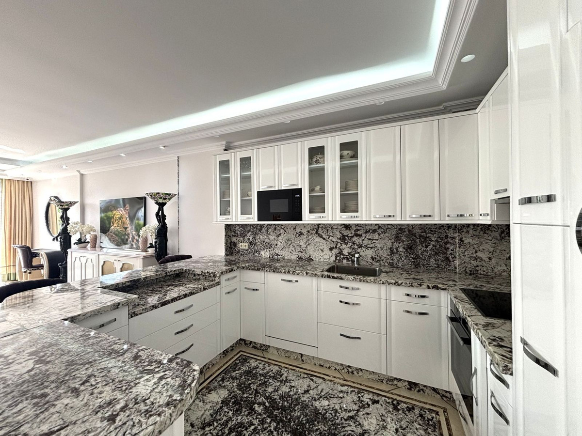 3 Bed Apartment for sale in Puerto Banús Costa Del Sol, Málaga, Spain