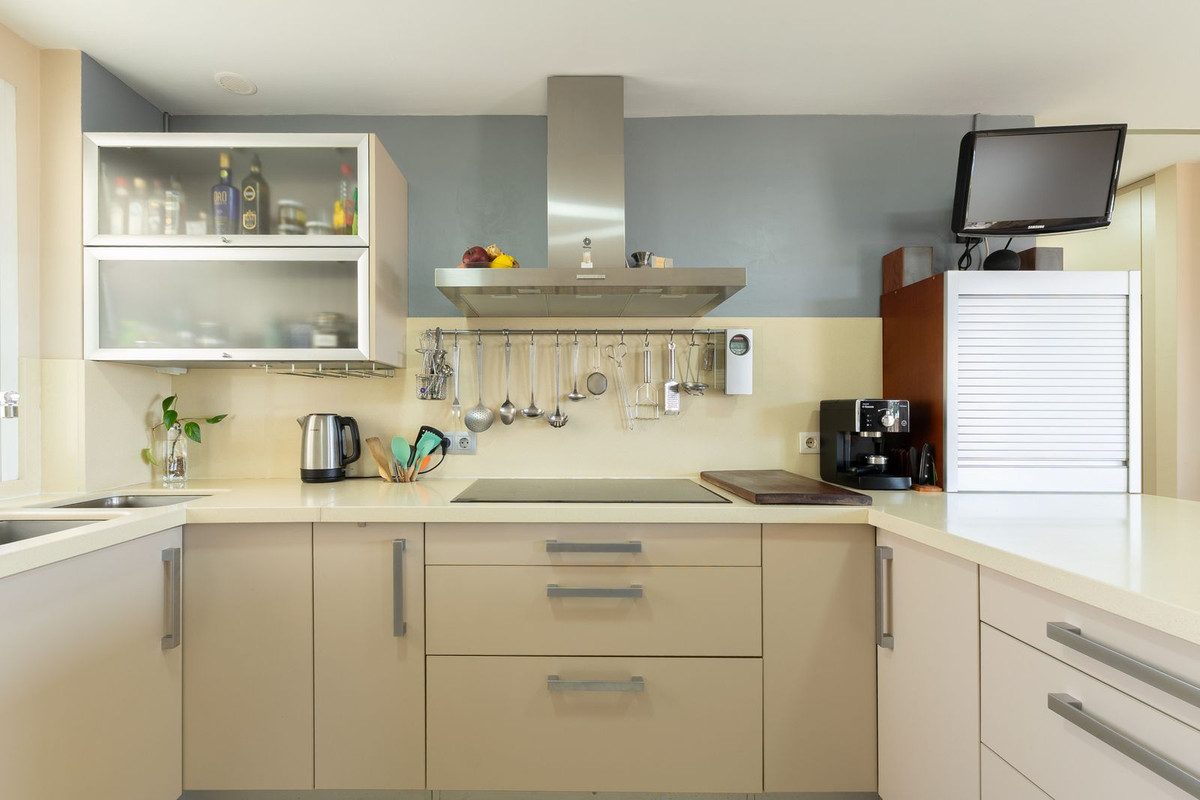 3 Bed Apartment for sale in Estepona Costa Del Sol, Málaga, Spain