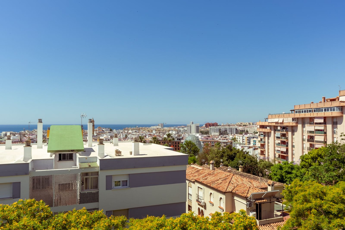 3 Bed Apartment for sale in Estepona Costa Del Sol, Málaga, Spain