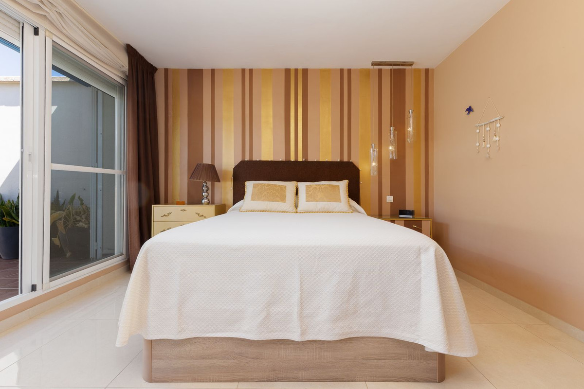 3 Bed Apartment for sale in Estepona Costa Del Sol, Málaga, Spain