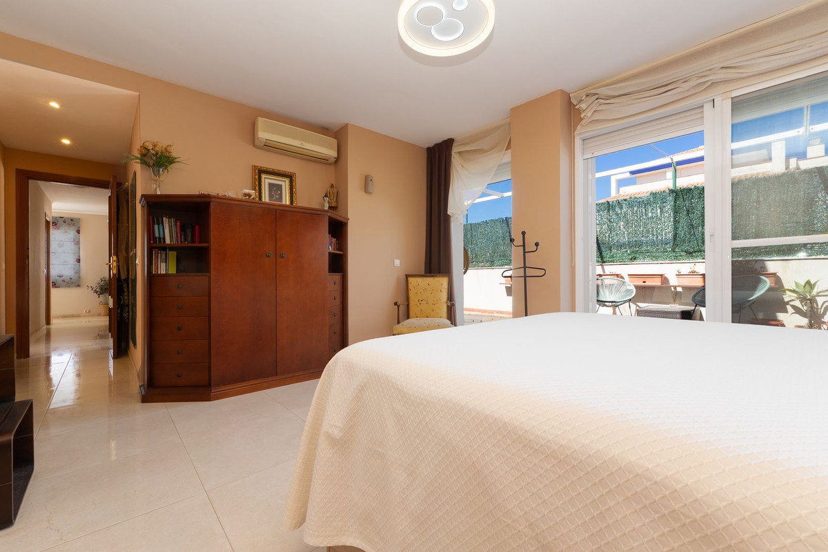 3 Bed Apartment for sale in Estepona Costa Del Sol, Málaga, Spain
