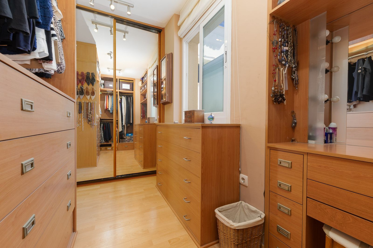 3 Bed Apartment for sale in Estepona Costa Del Sol, Málaga, Spain