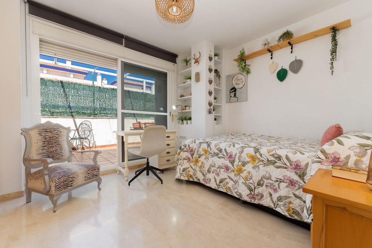 3 Bed Apartment for sale in Estepona Costa Del Sol, Málaga, Spain