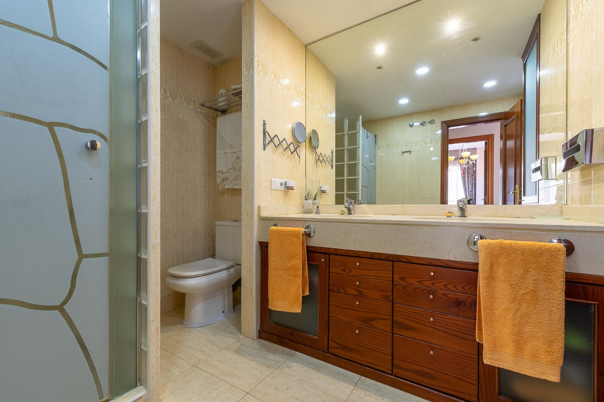 3 Bed Apartment for sale in Estepona Costa Del Sol, Málaga, Spain