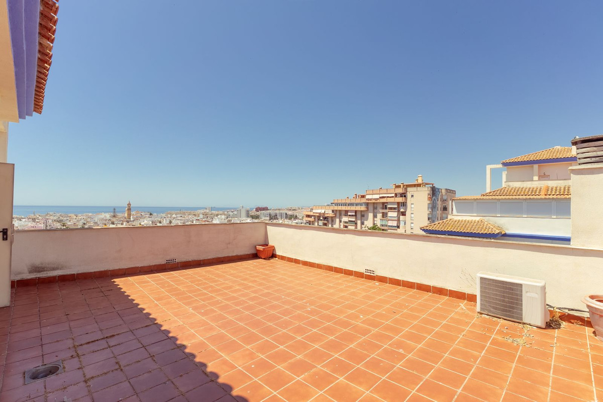 3 Bed Apartment for sale in Estepona Costa Del Sol, Málaga, Spain