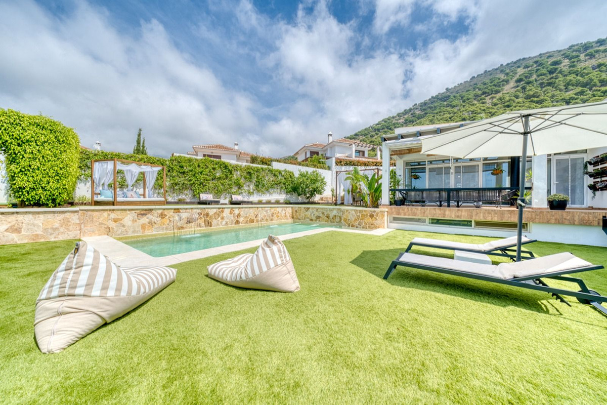 7 Bed Townhouse for sale in Mijas Costa Del Sol, Málaga, Spain