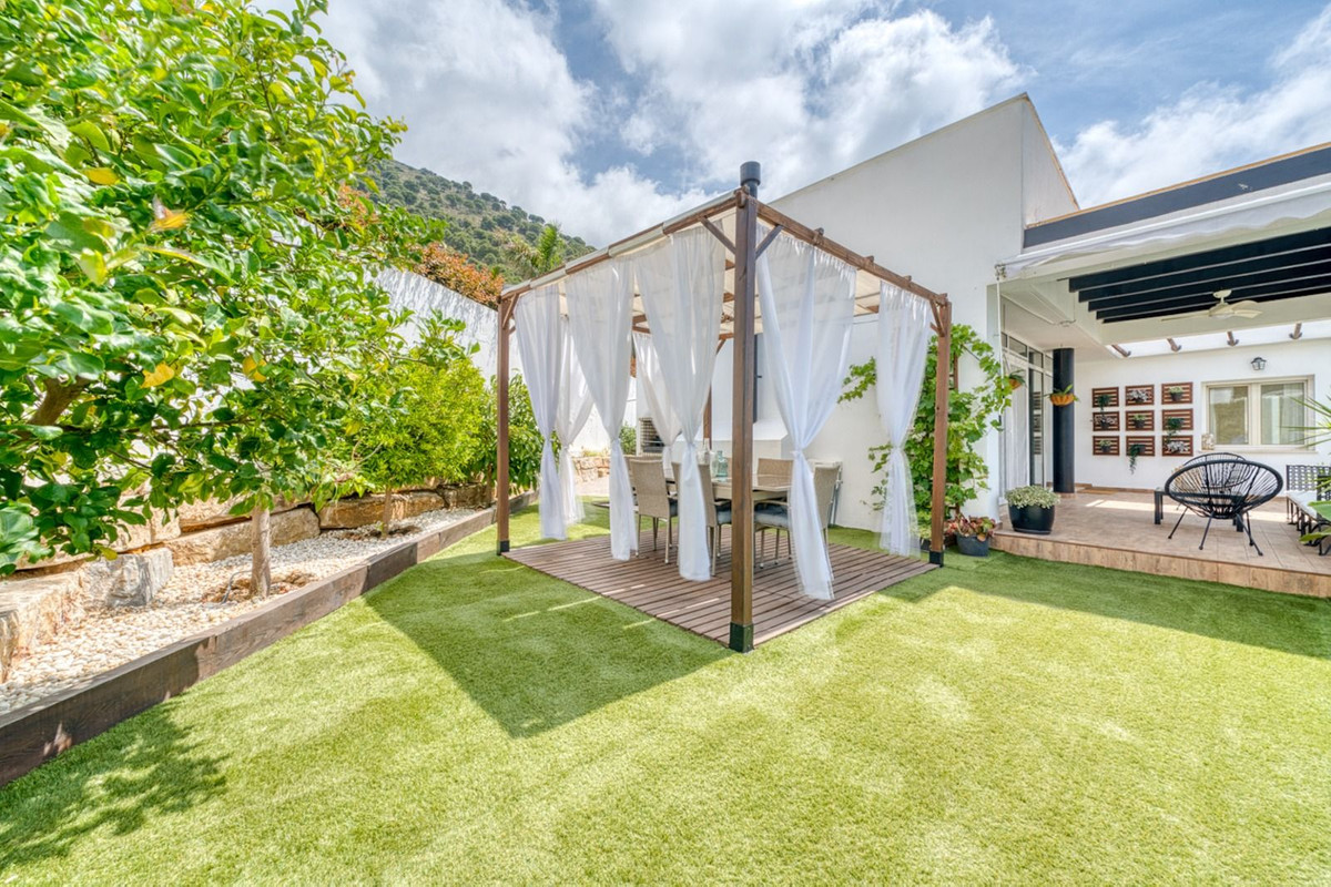 7 Bed Townhouse for sale in Mijas Costa Del Sol, Málaga, Spain