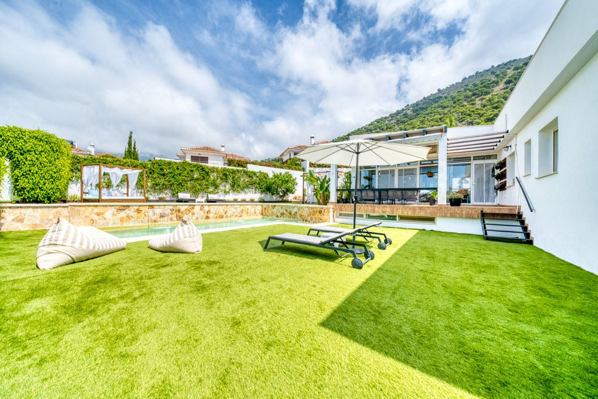 7 Bed Townhouse for sale in Mijas Costa Del Sol, Málaga, Spain