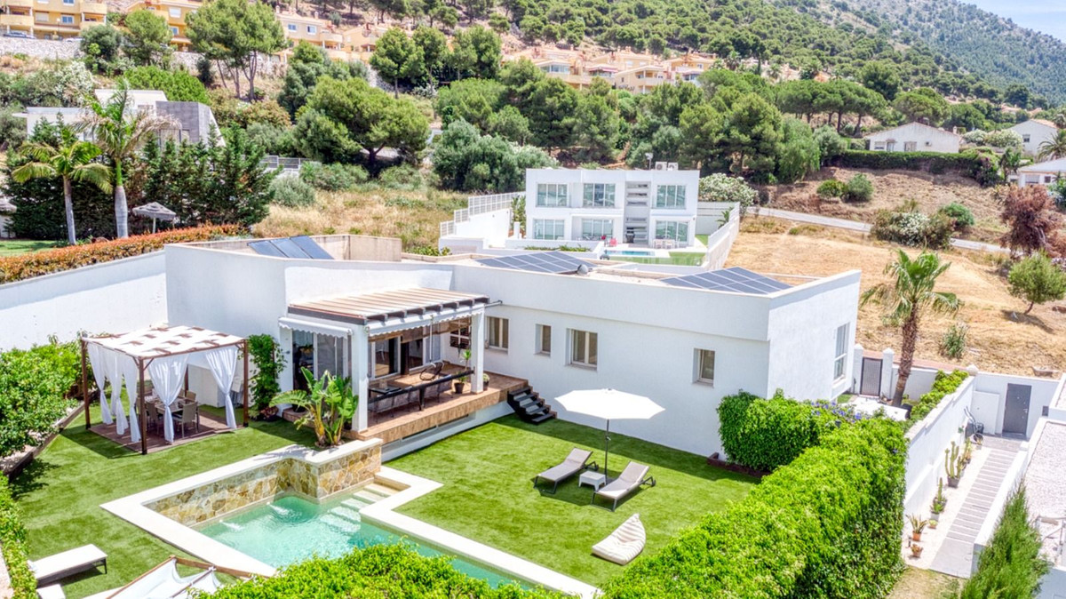 7 Bed Townhouse for sale in Mijas Costa Del Sol, Málaga, Spain