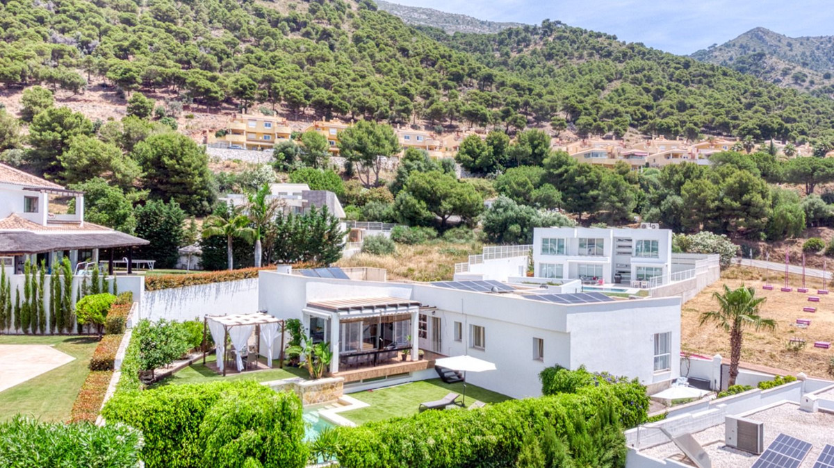 7 Bed Townhouse for sale in Mijas Costa Del Sol, Málaga, Spain