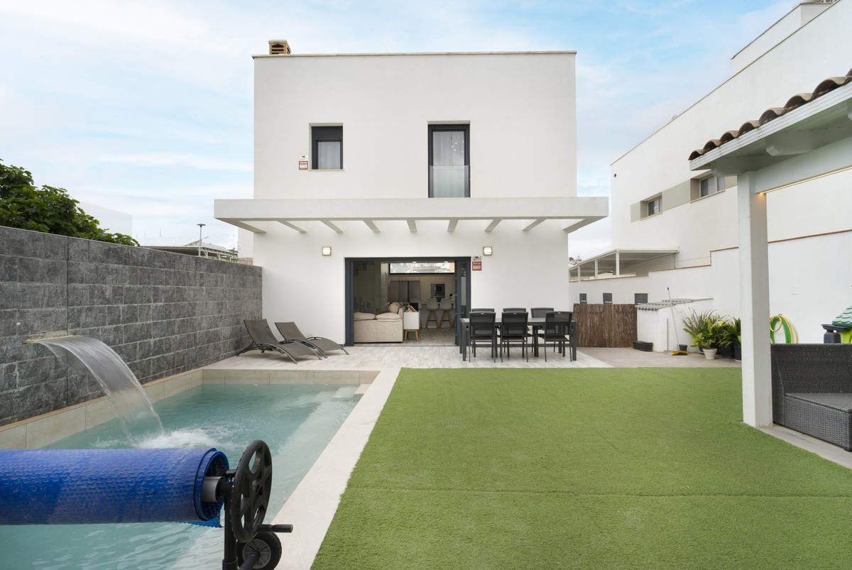 3 Bed Townhouse for sale in Málaga Costa Del Sol, Málaga, Spain