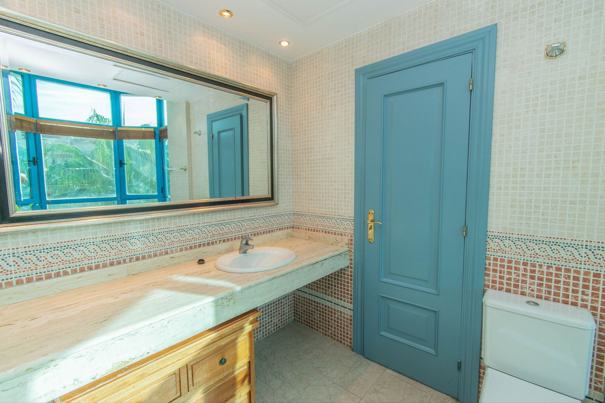 5 Bed Apartment for sale in Torrequebrada Costa Del Sol, Málaga, Spain