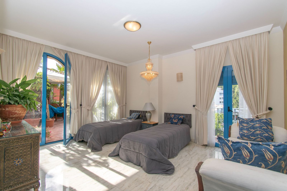 5 Bed Apartment for sale in Torrequebrada Costa Del Sol, Málaga, Spain