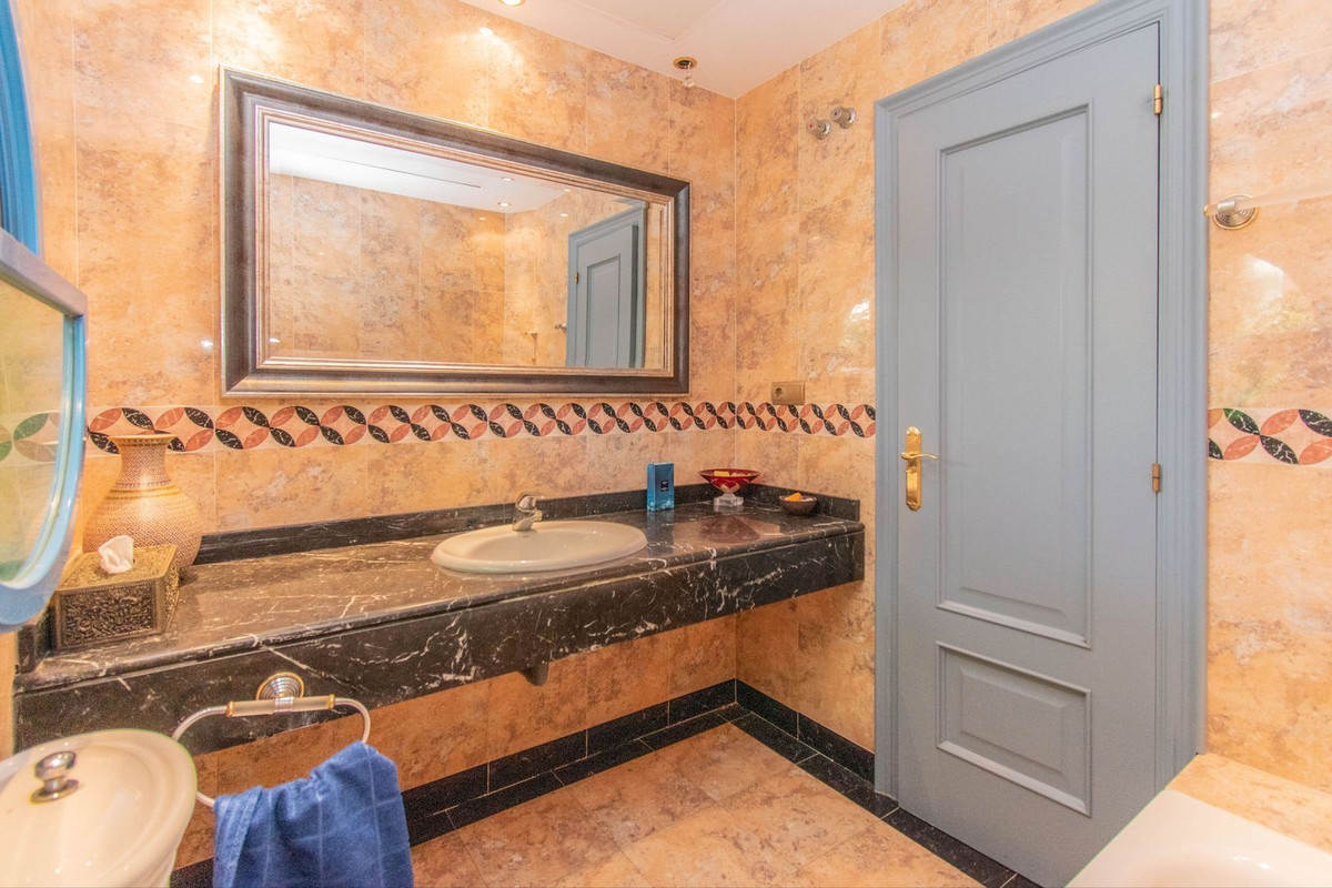 5 Bed Apartment for sale in Torrequebrada Costa Del Sol, Málaga, Spain