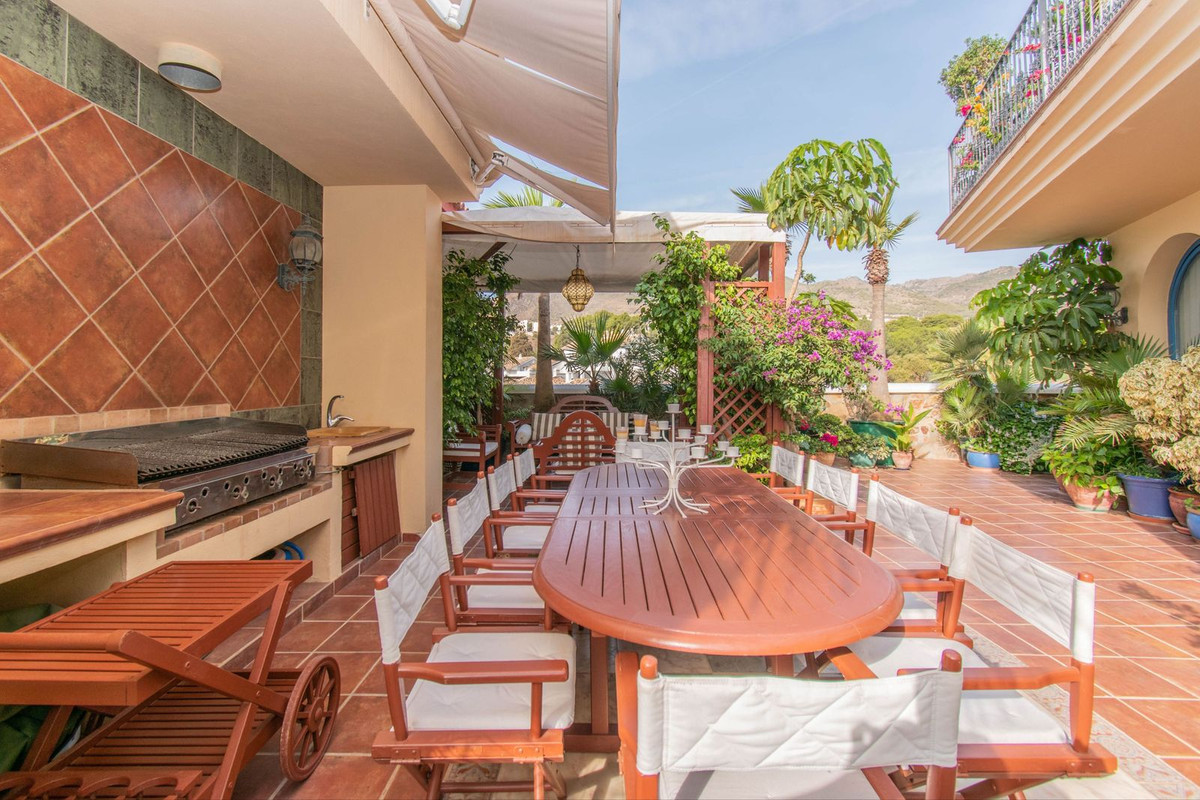 5 Bed Apartment for sale in Torrequebrada Costa Del Sol, Málaga, Spain
