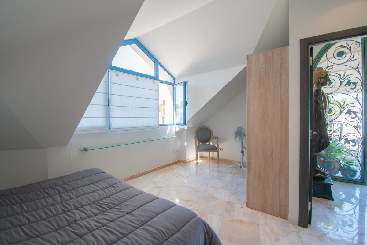 5 Bed Apartment for sale in Torrequebrada Costa Del Sol, Málaga, Spain