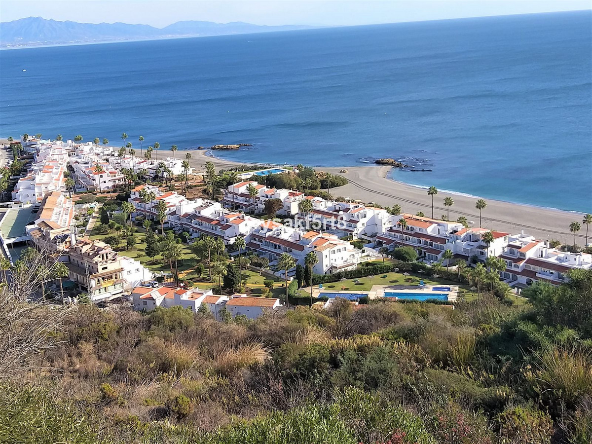 3 Bed Townhouse for sale in La Duquesa Costa Del Sol, Málaga, Spain