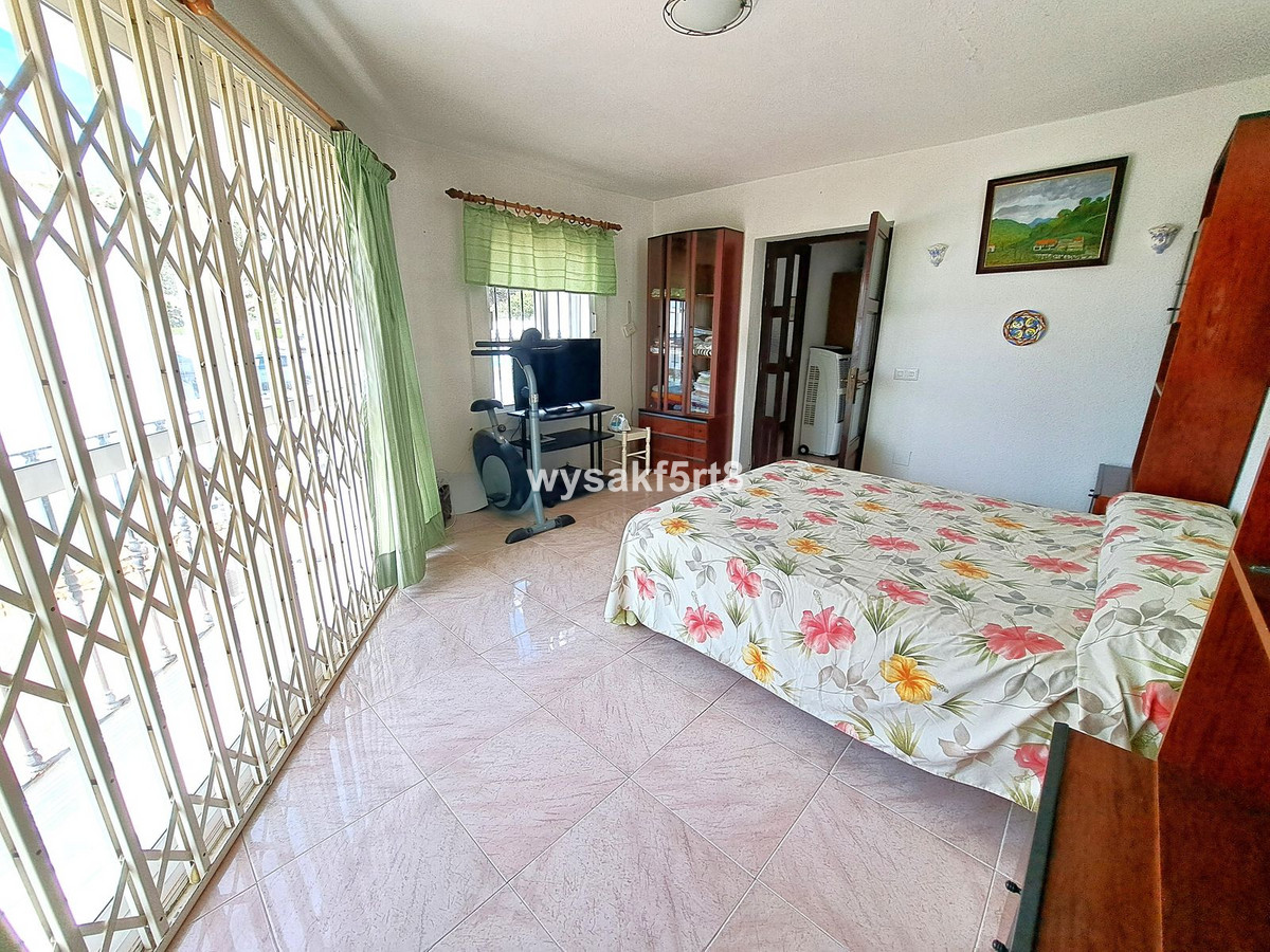 3 Bed Townhouse for sale in La Duquesa Costa Del Sol, Málaga, Spain