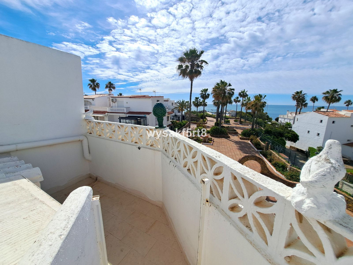 3 Bed Townhouse for sale in La Duquesa Costa Del Sol, Málaga, Spain