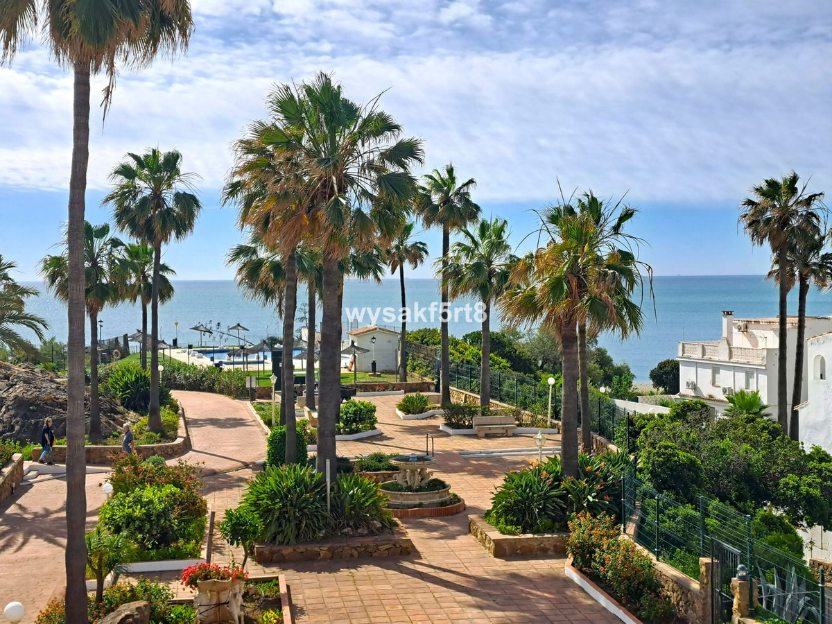 3 Bed Townhouse for sale in La Duquesa Costa Del Sol, Málaga, Spain