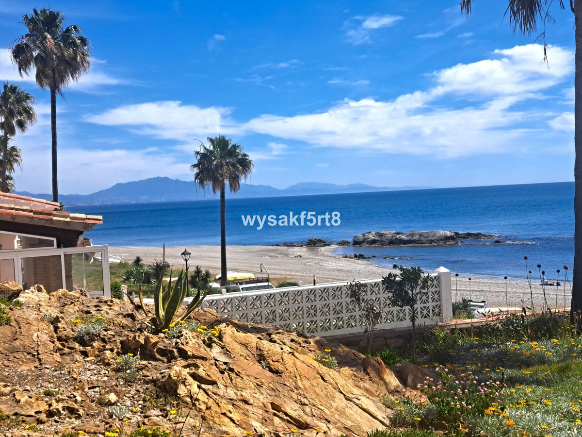3 Bed Townhouse for sale in La Duquesa Costa Del Sol, Málaga, Spain