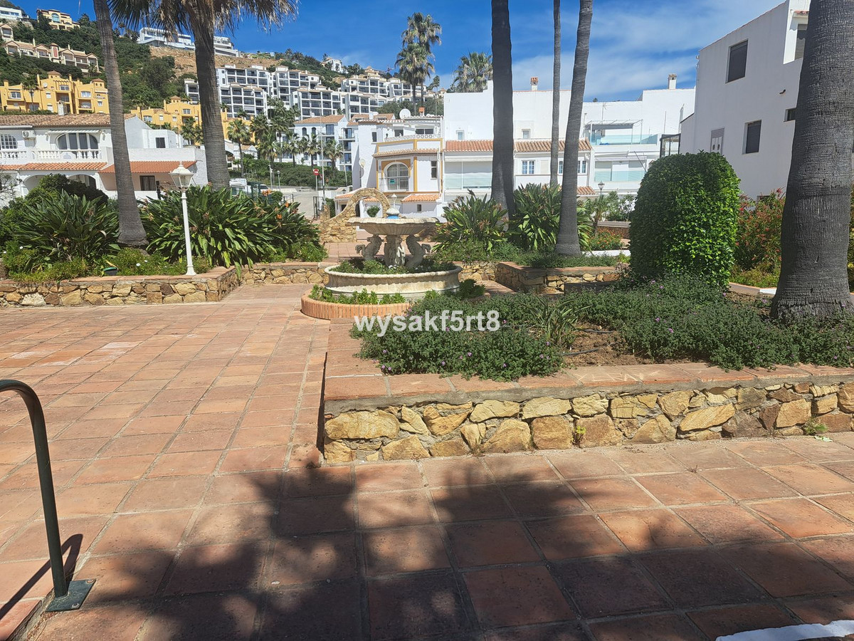3 Bed Townhouse for sale in La Duquesa Costa Del Sol, Málaga, Spain