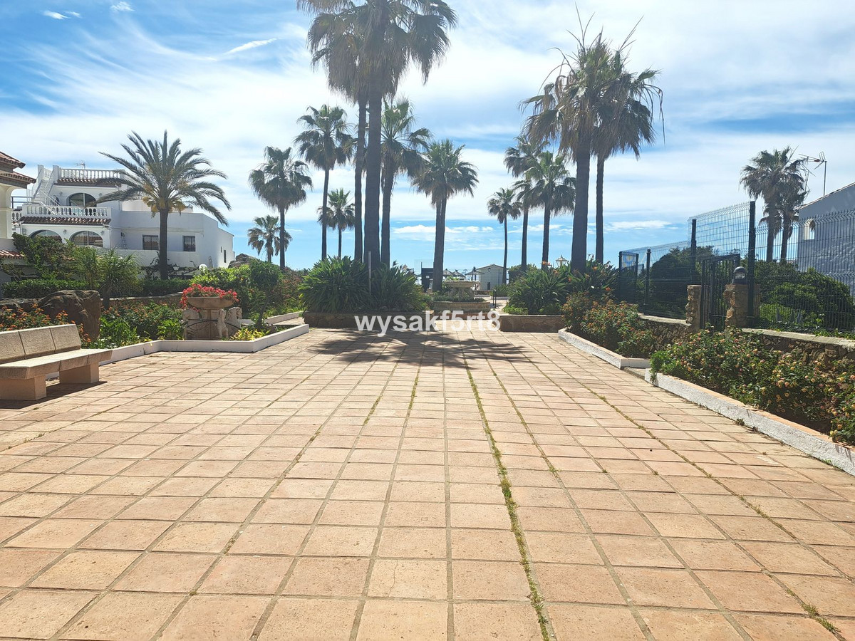 3 Bed Townhouse for sale in La Duquesa Costa Del Sol, Málaga, Spain