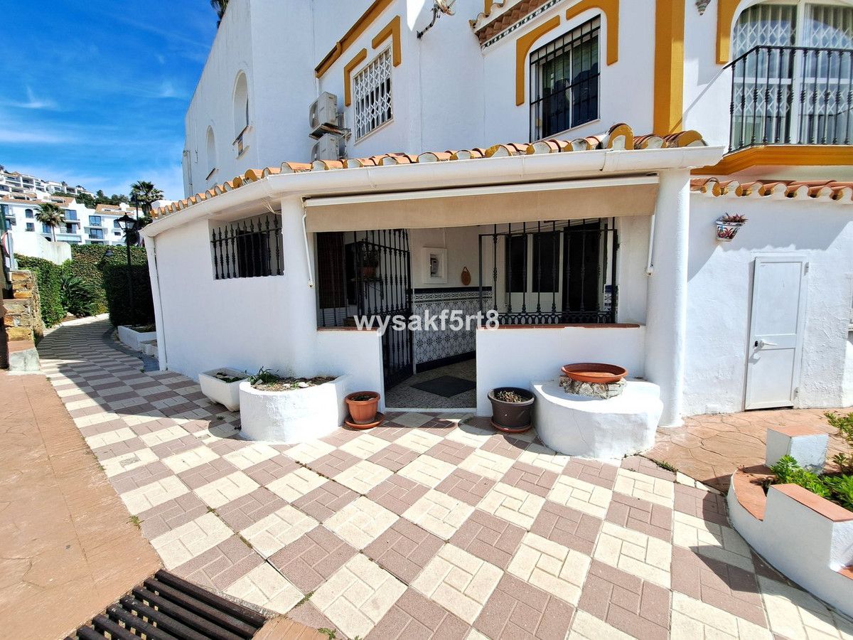 3 Bed Townhouse for sale in La Duquesa Costa Del Sol, Málaga, Spain
