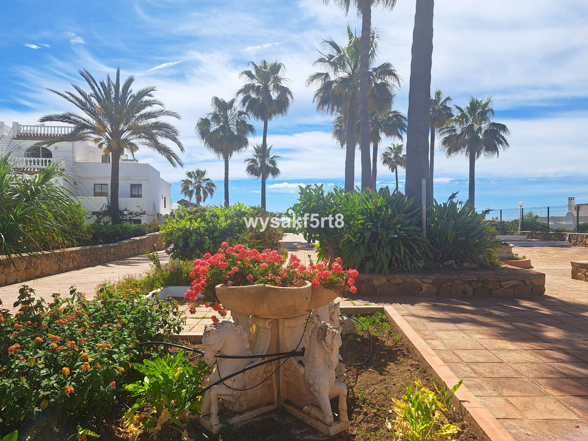 3 Bed Townhouse for sale in La Duquesa Costa Del Sol, Málaga, Spain