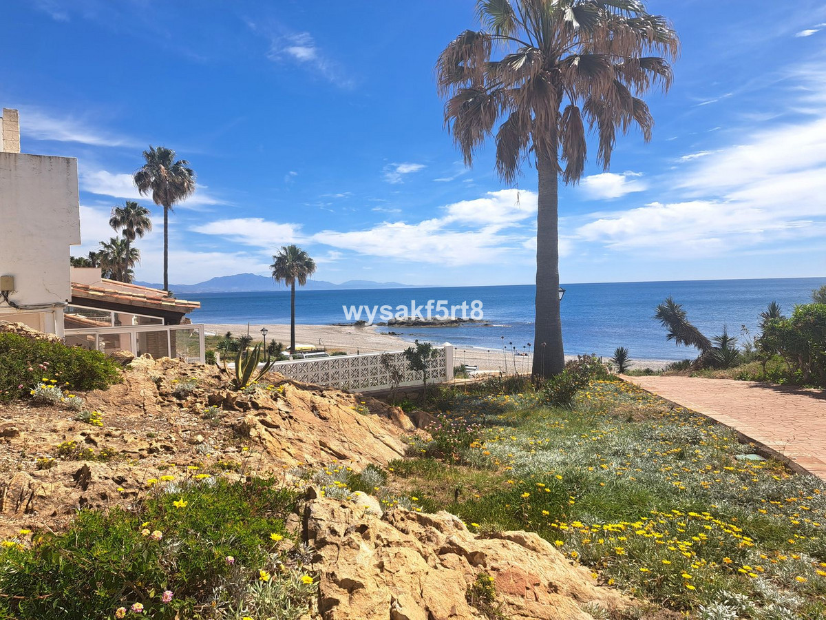 3 Bed Townhouse for sale in La Duquesa Costa Del Sol, Málaga, Spain