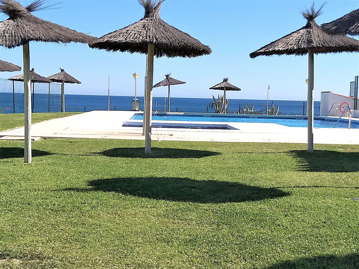 3 Bed Townhouse for sale in La Duquesa Costa Del Sol, Málaga, Spain