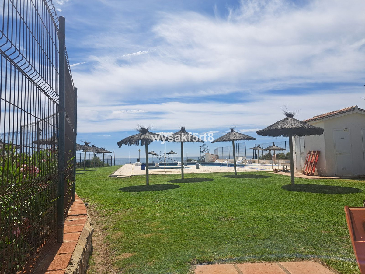 3 Bed Townhouse for sale in La Duquesa Costa Del Sol, Málaga, Spain