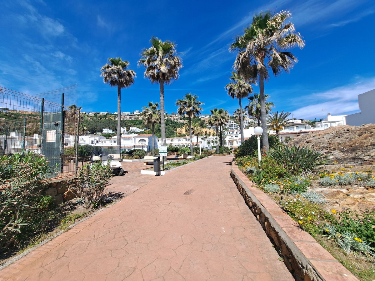 3 Bed Townhouse for sale in La Duquesa Costa Del Sol, Málaga, Spain