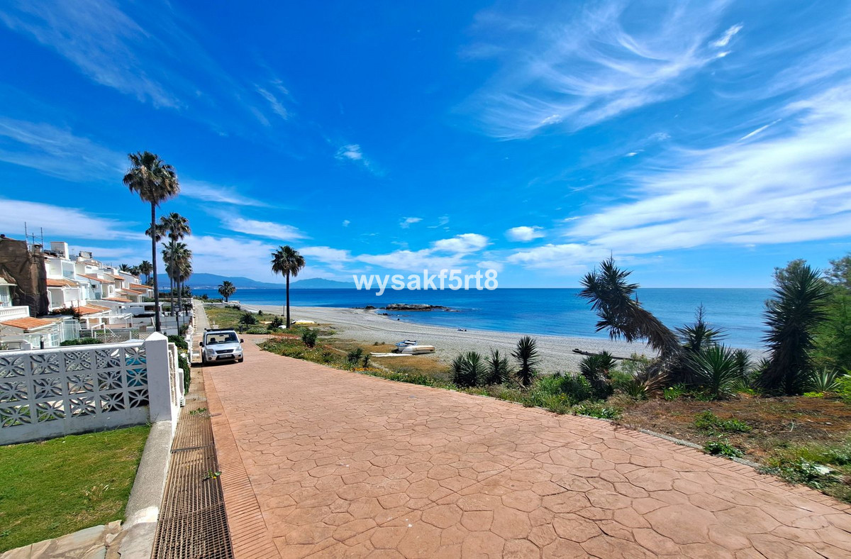 3 Bed Townhouse for sale in La Duquesa Costa Del Sol, Málaga, Spain