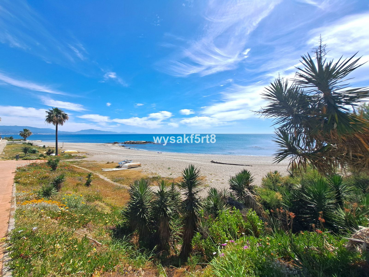 3 Bed Townhouse for sale in La Duquesa Costa Del Sol, Málaga, Spain
