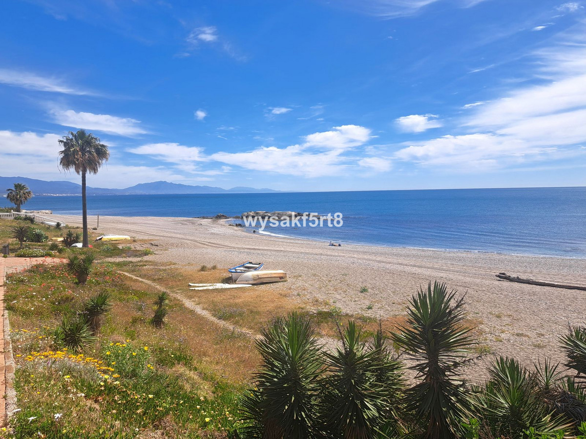 3 Bed Townhouse for sale in La Duquesa Costa Del Sol, Málaga, Spain