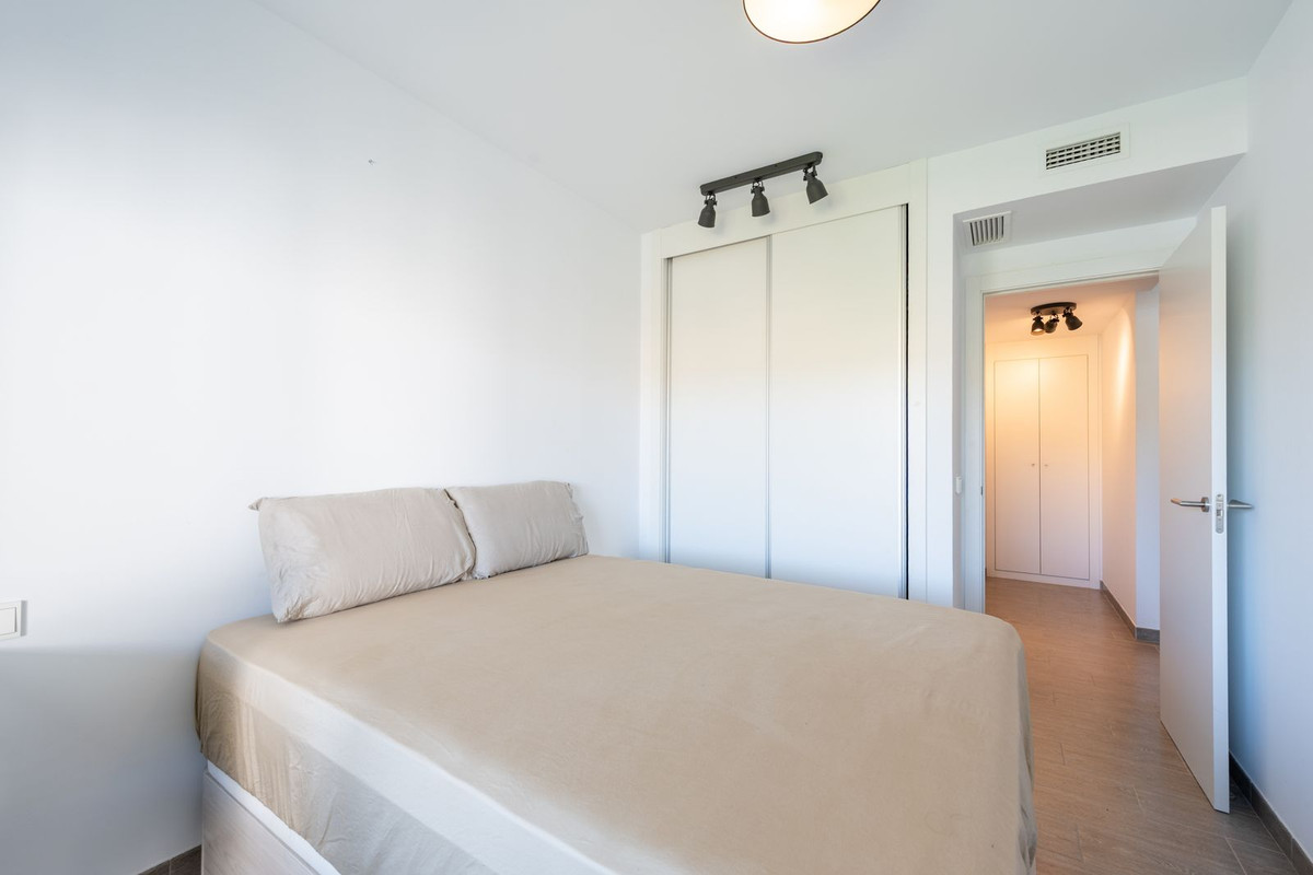 Se vende Apartamento Planta Media de 2 dormitorios en Costa Del Sol, Málaga, España