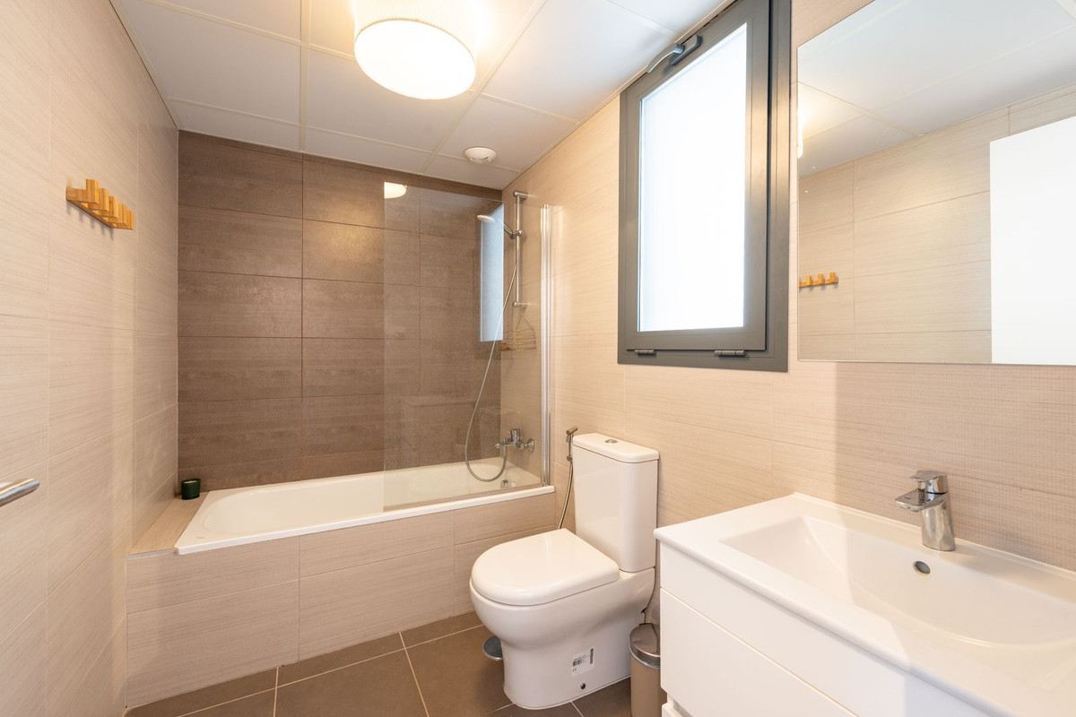 Se vende Apartamento Planta Media de 2 dormitorios en Costa Del Sol, Málaga, España