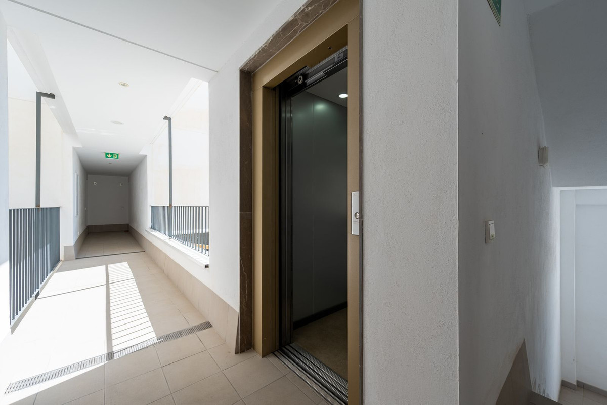 Se vende Apartamento Planta Media de 2 dormitorios en Costa Del Sol, Málaga, España