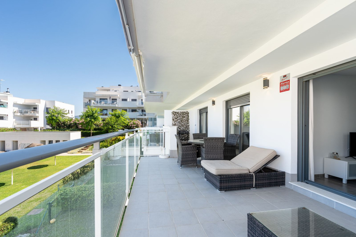Se vende Apartamento Planta Media de 2 dormitorios en Costa Del Sol, Málaga, España