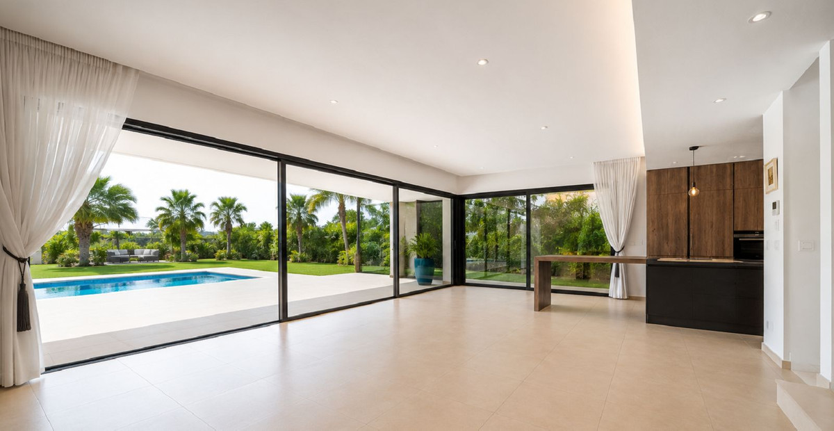 Se vende Villa - Chalet de 4 dormitorios en Costa Del Sol, Málaga, España