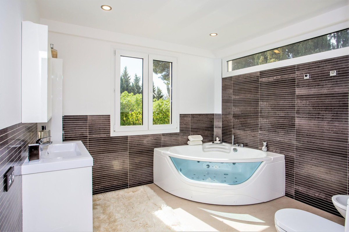 Se vende Villa - Chalet de 7 dormitorios en Costa Del Sol, Málaga, España